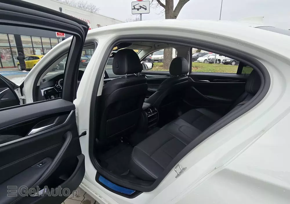 BMW Seria 5 530e iPerformance Luxury Line sport