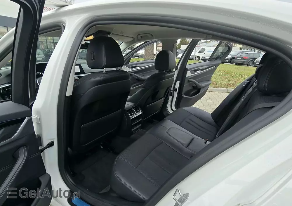 BMW Seria 5 530e iPerformance Luxury Line sport