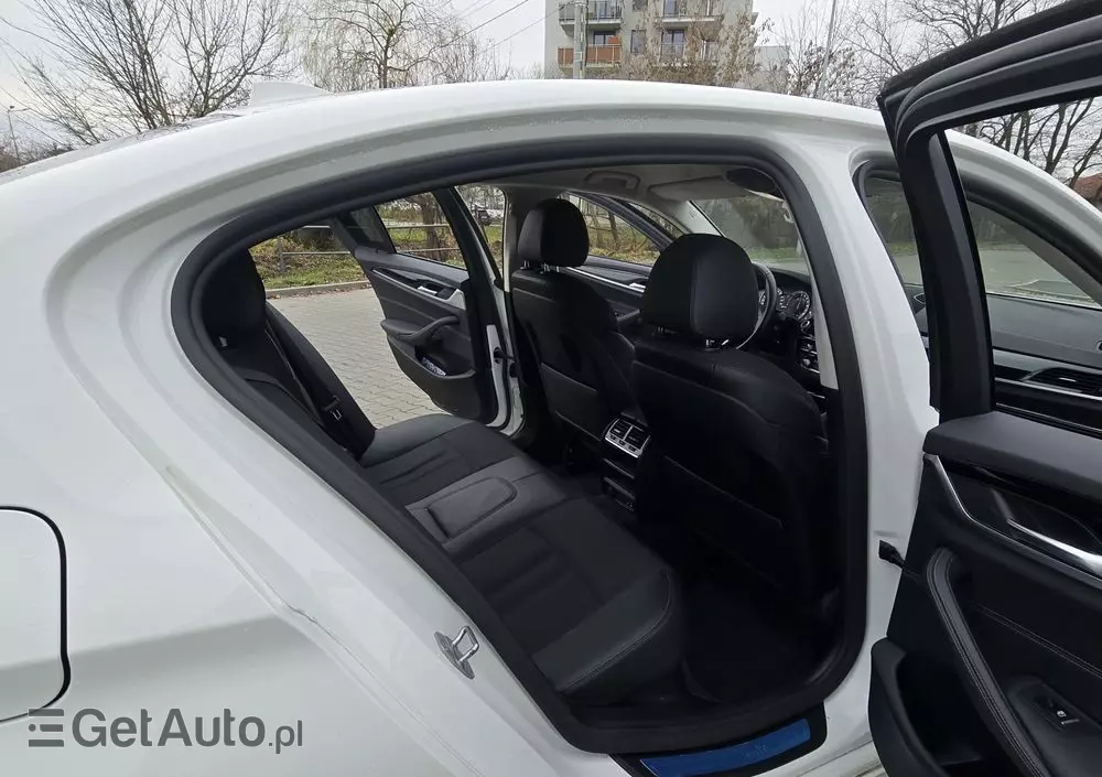 BMW Seria 5 530e iPerformance Luxury Line sport