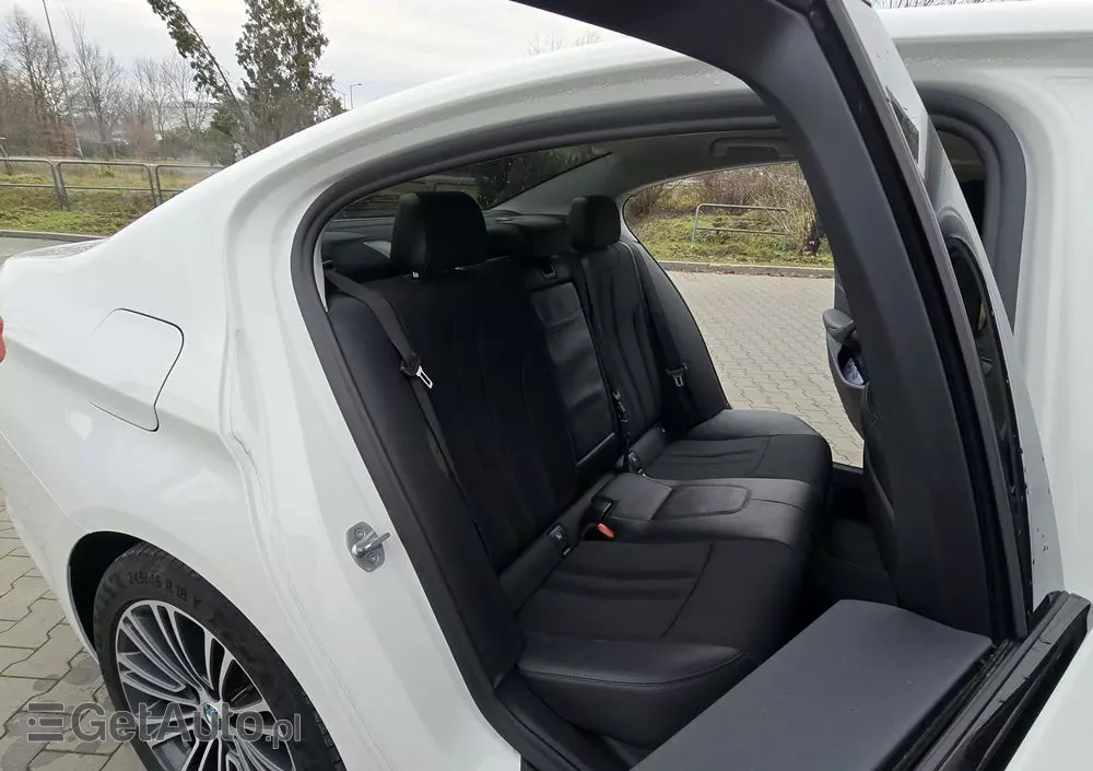 BMW Seria 5 530e iPerformance Luxury Line sport