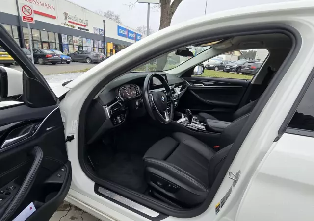 BMW Seria 5 530e iPerformance Luxury Line sport