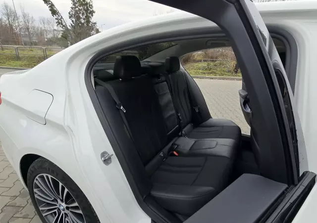 BMW Seria 5 530e iPerformance Luxury Line sport