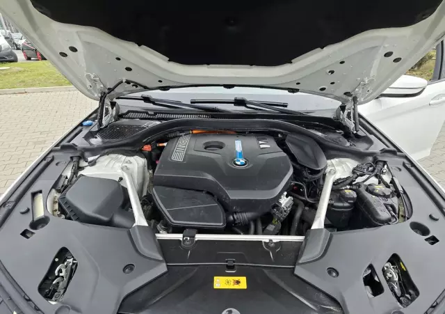 BMW Seria 5 530e iPerformance Luxury Line sport