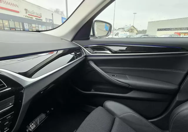 BMW Seria 5 530e iPerformance Luxury Line sport