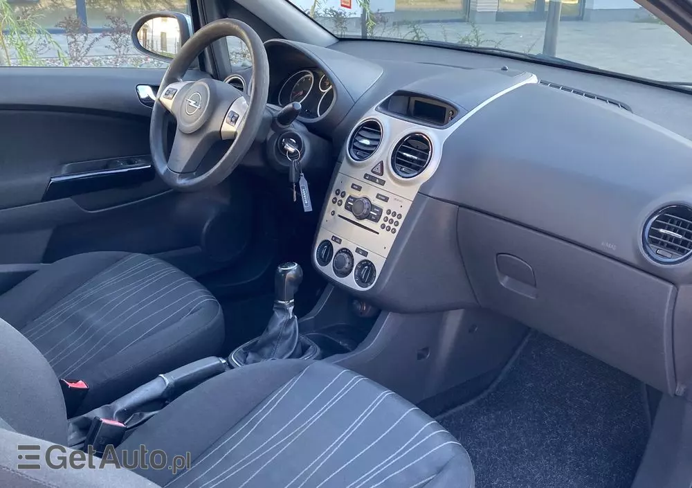 OPEL Corsa 1.2 16V Cosmo