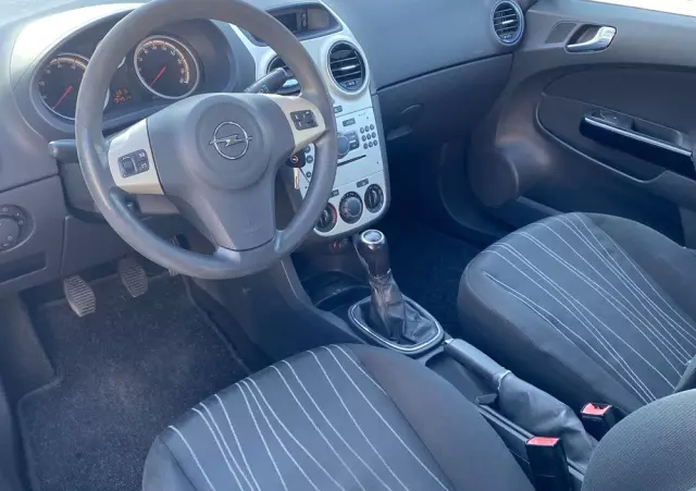 OPEL Corsa 1.2 16V Cosmo