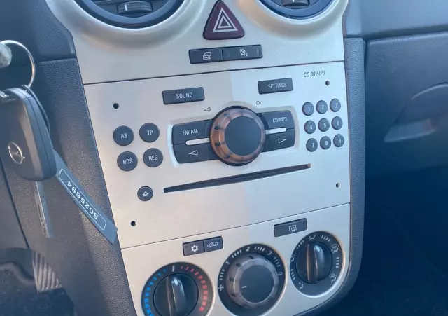 OPEL Corsa 1.2 16V Cosmo