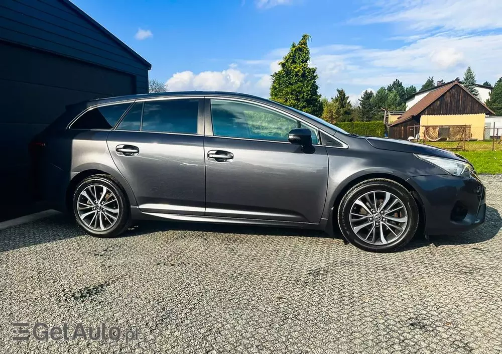 TOYOTA Avensis 1.6 D-4D Prestige