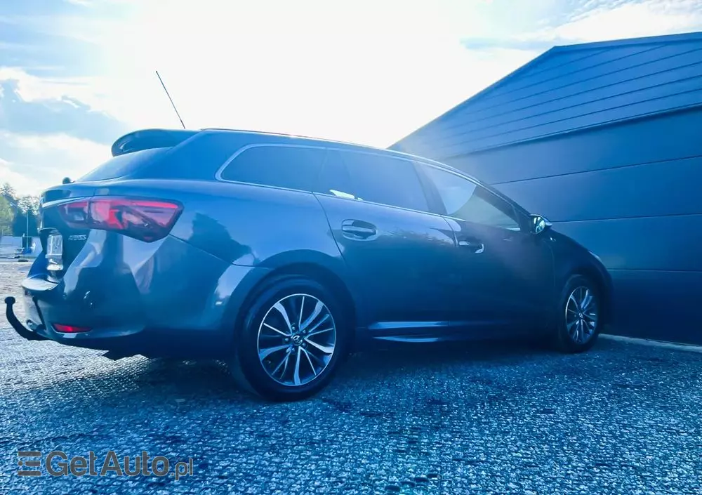 TOYOTA Avensis 1.6 D-4D Prestige