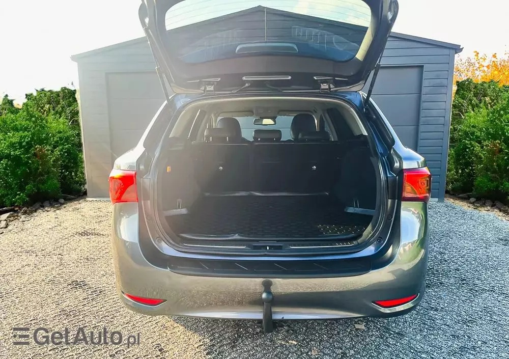 TOYOTA Avensis 1.6 D-4D Prestige