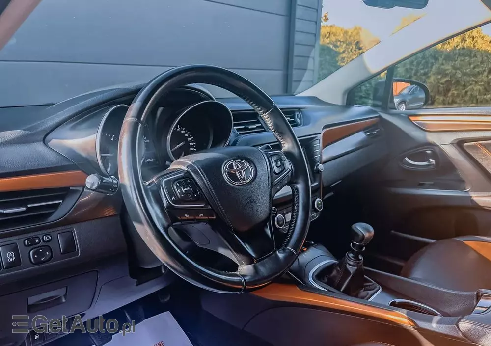 TOYOTA Avensis 1.6 D-4D Prestige