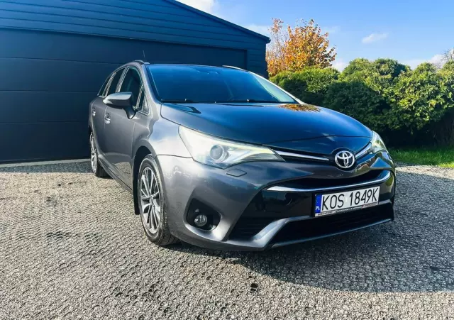 TOYOTA Avensis 1.6 D-4D Prestige