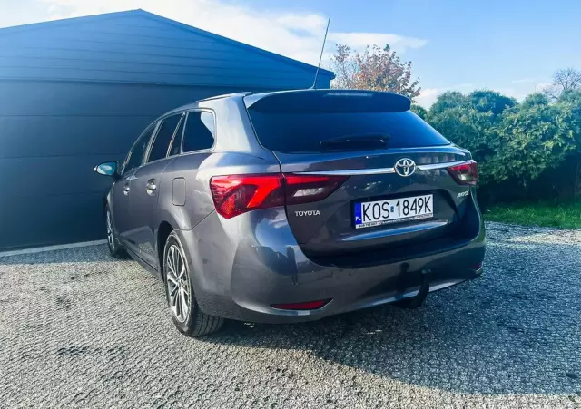 TOYOTA Avensis 1.6 D-4D Prestige