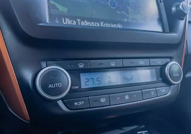 TOYOTA Avensis 1.6 D-4D Prestige