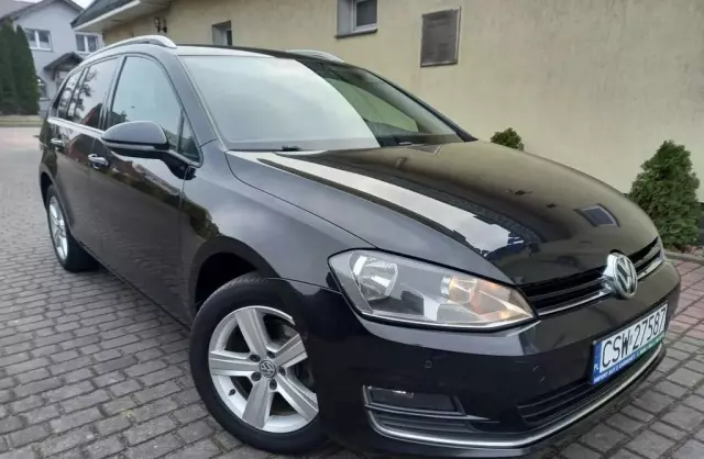 VOLKSWAGEN Golf 