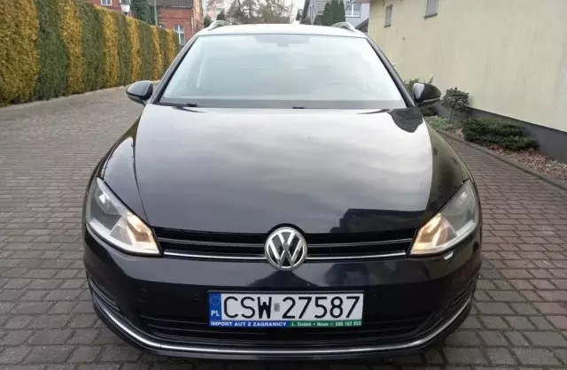 VOLKSWAGEN Golf 