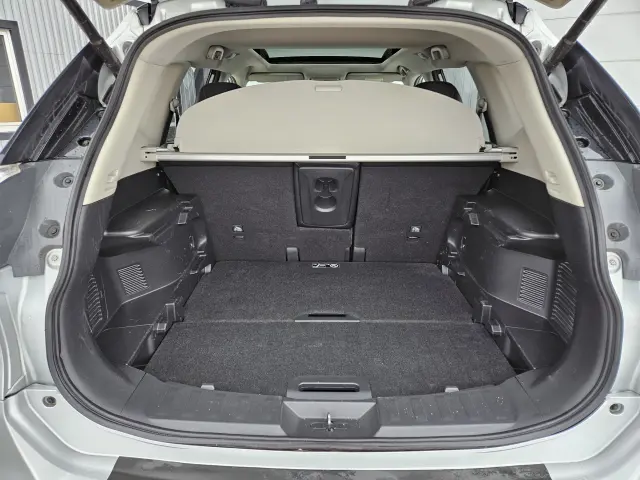 NISSAN X-Trail Tekna i 4x4