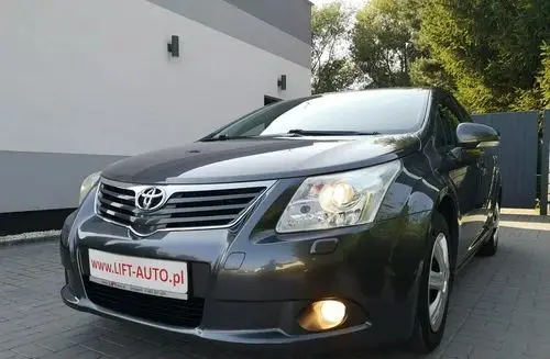 TOYOTA Avensis 