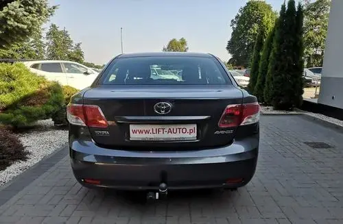 TOYOTA Avensis 