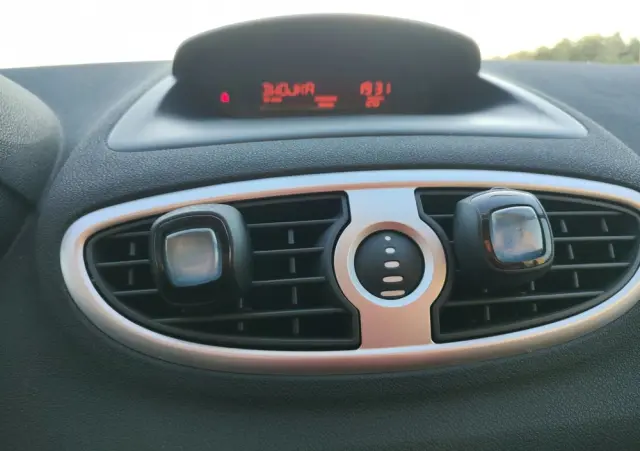 RENAULT Clio 1.2 TCE Authentique