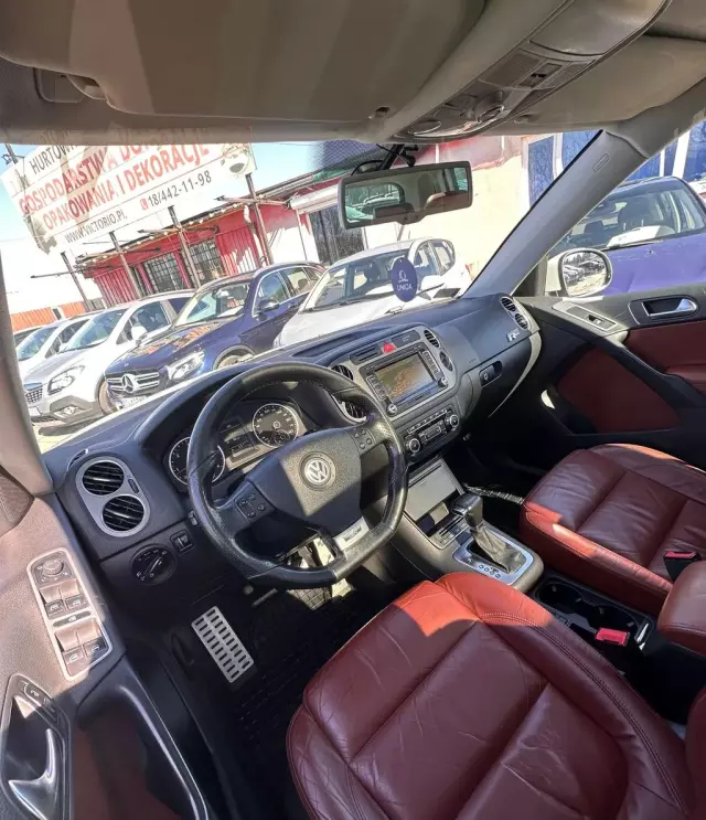 VOLKSWAGEN Tiguan 