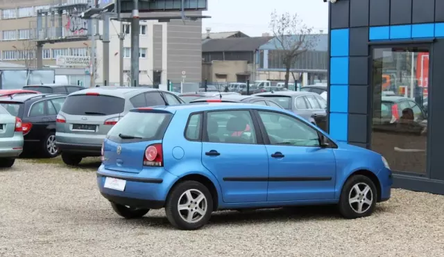 VOLKSWAGEN Polo 