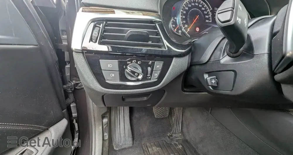 BMW Seria 5 520i Luxury Line