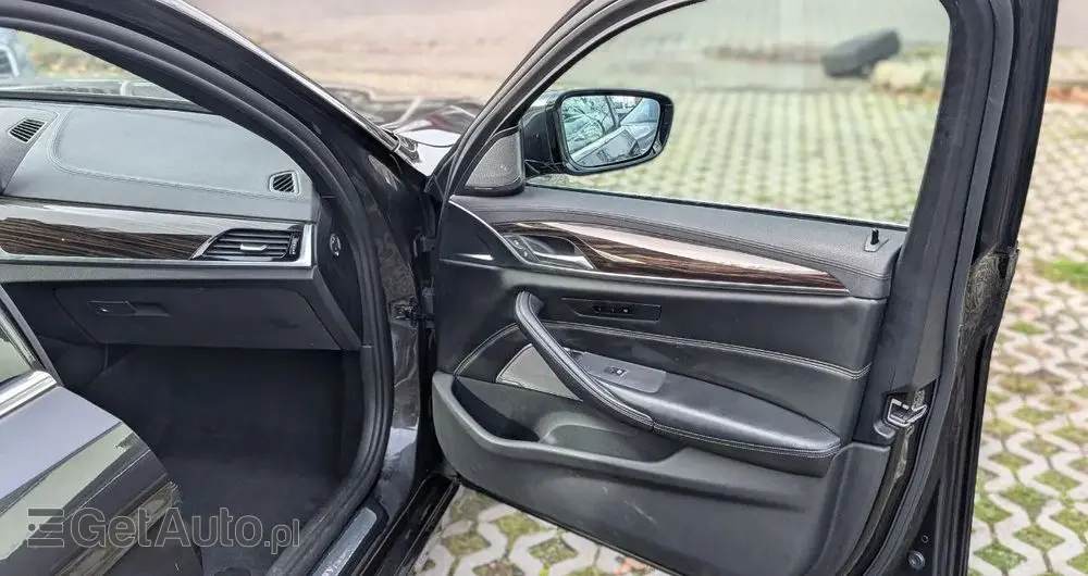 BMW Seria 5 520i Luxury Line