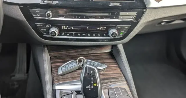 BMW Seria 5 520i Luxury Line