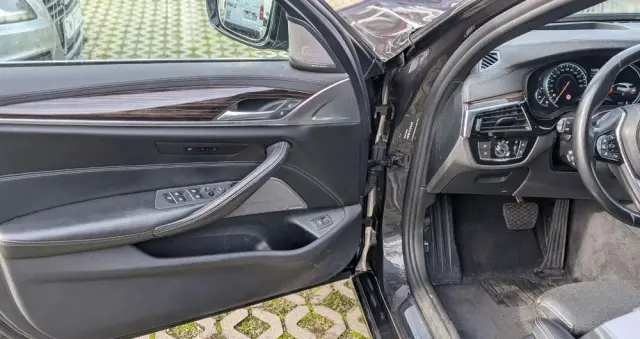 BMW Seria 5 520i Luxury Line