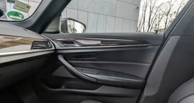 BMW Seria 5 520i Luxury Line