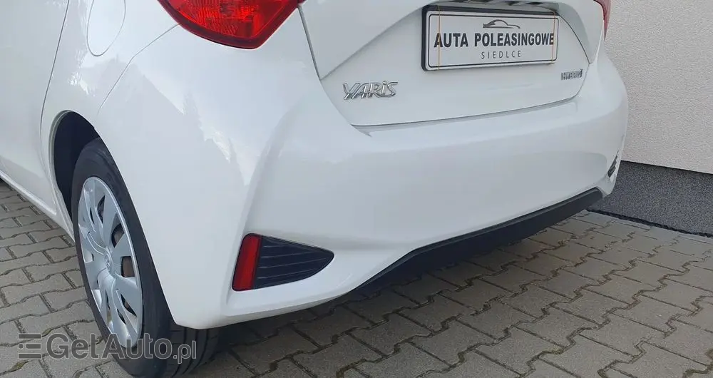 TOYOTA Yaris Hybrid 100 Active