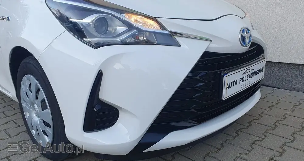 TOYOTA Yaris Hybrid 100 Active
