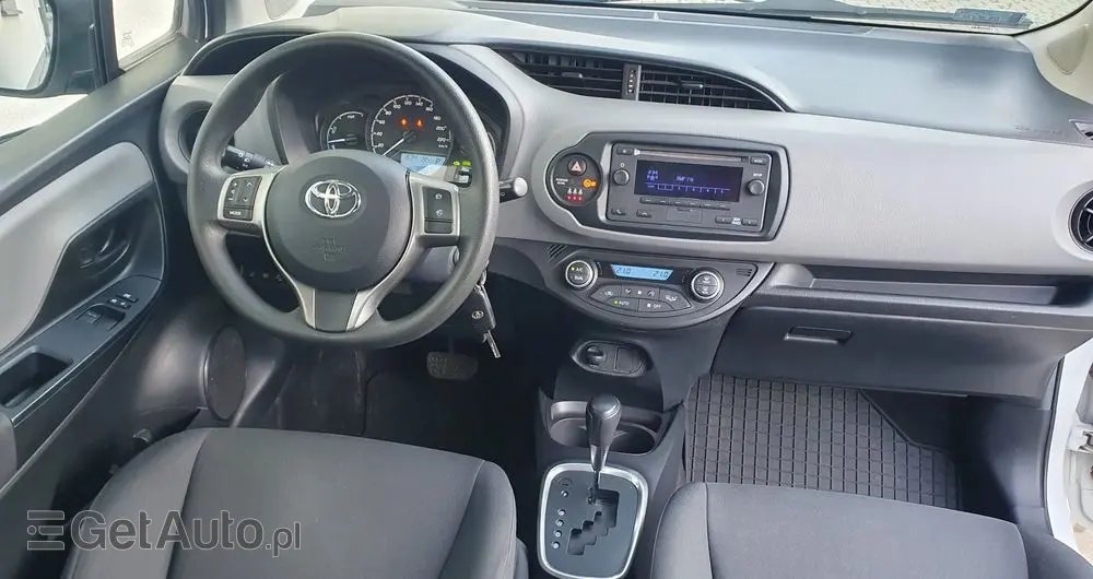 TOYOTA Yaris Hybrid 100 Active