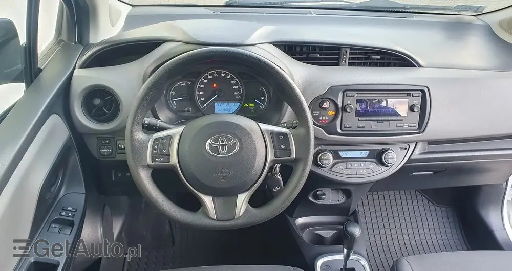 TOYOTA Yaris Hybrid 100 Active