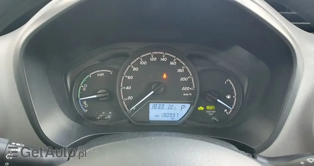 TOYOTA Yaris Hybrid 100 Active