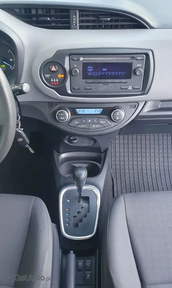 TOYOTA Yaris Hybrid 100 Active