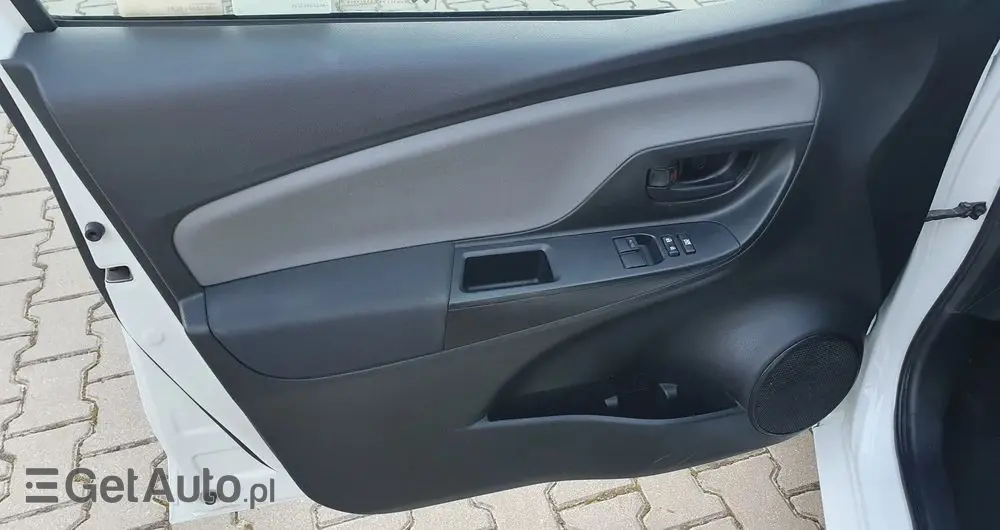 TOYOTA Yaris Hybrid 100 Active