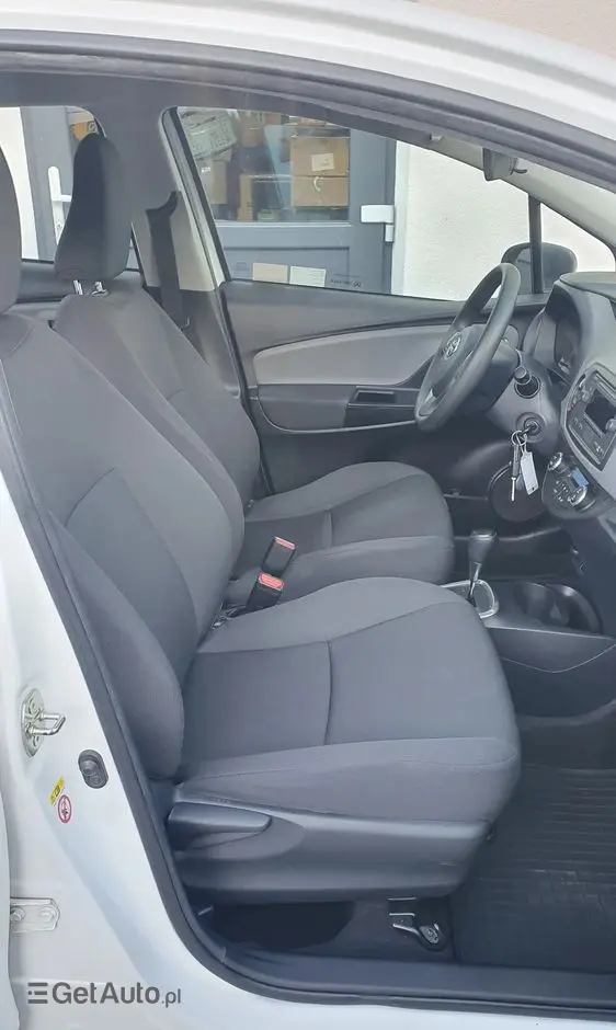 TOYOTA Yaris Hybrid 100 Active