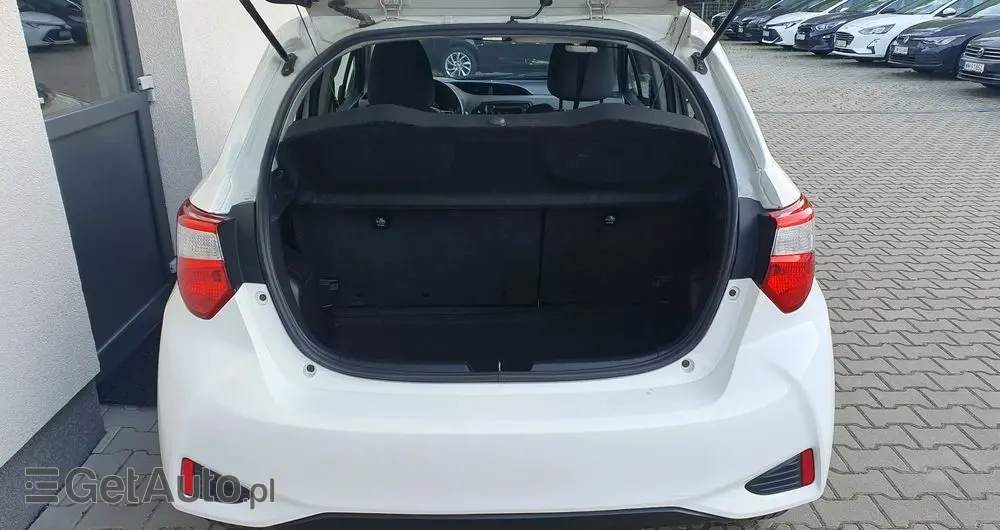 TOYOTA Yaris Hybrid 100 Active