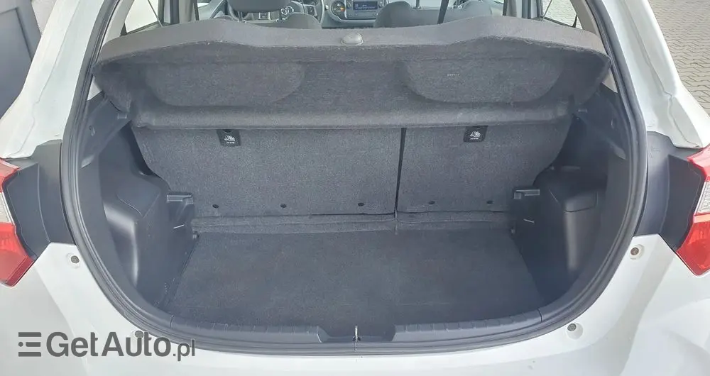 TOYOTA Yaris Hybrid 100 Active