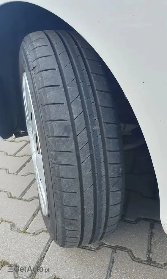 TOYOTA Yaris Hybrid 100 Active