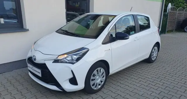 TOYOTA Yaris Hybrid 100 Active