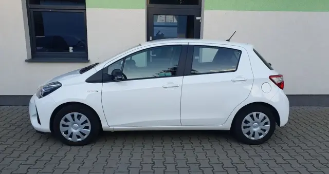 TOYOTA Yaris Hybrid 100 Active