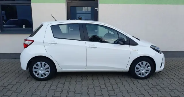 TOYOTA Yaris Hybrid 100 Active
