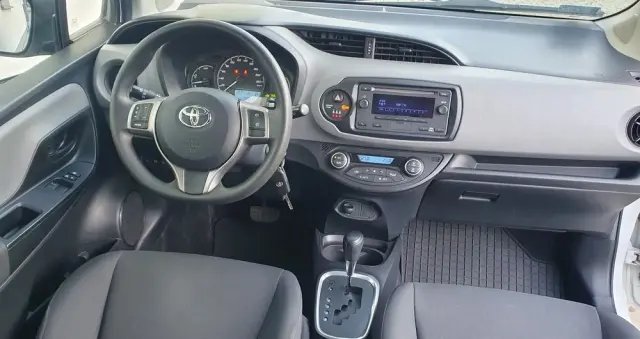 TOYOTA Yaris Hybrid 100 Active