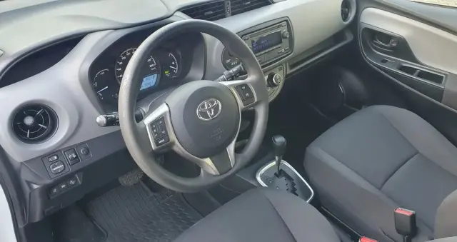 TOYOTA Yaris Hybrid 100 Active