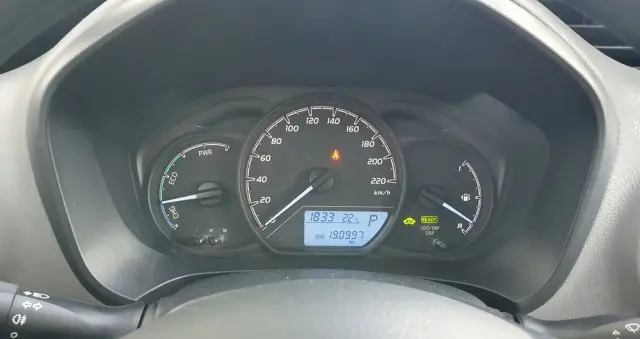 TOYOTA Yaris Hybrid 100 Active