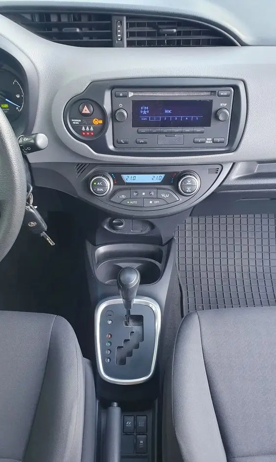 TOYOTA Yaris Hybrid 100 Active