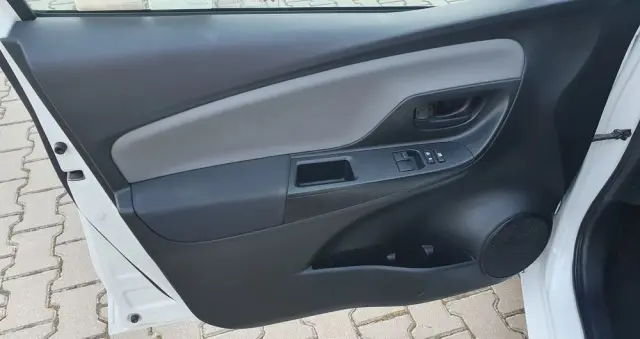 TOYOTA Yaris Hybrid 100 Active